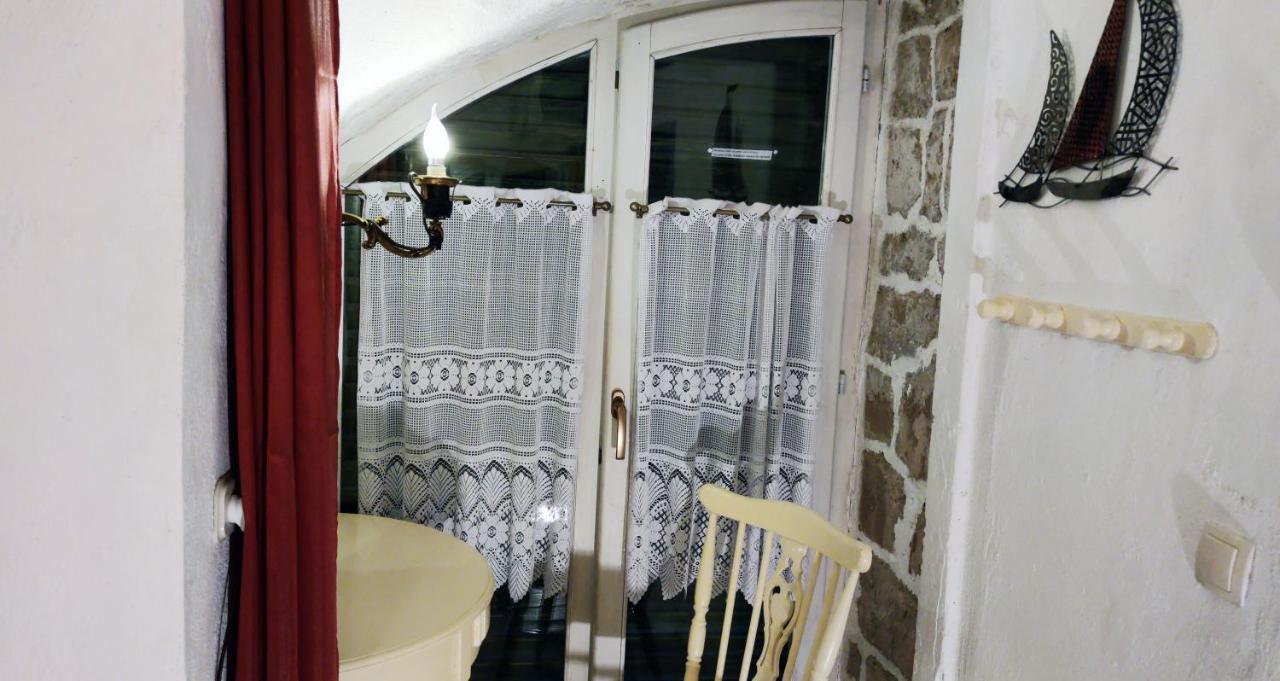 Apartment Alena With Terrace And Garden Center Jelsa Jelsa  Exteriör bild